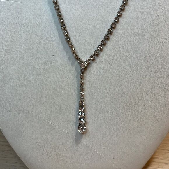 CLEAR Diamond Looking Necklace - Picture 2 of 2
